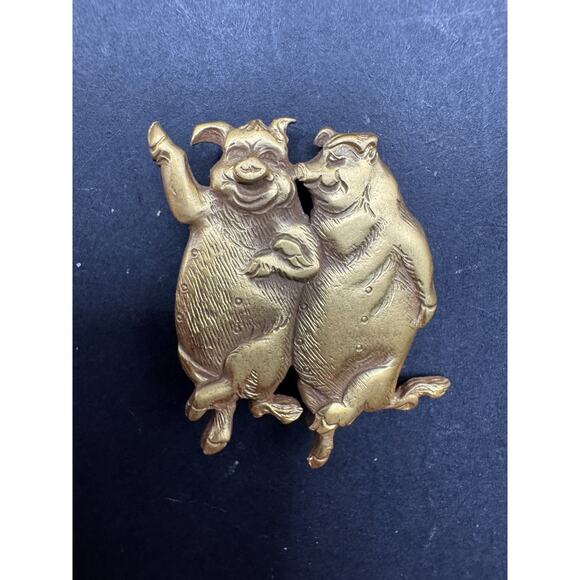 Vintage C & C MFA Museum of Fine Arts Gold Tone Dancing Pigs Brooch Pin - Picture 4 of 9